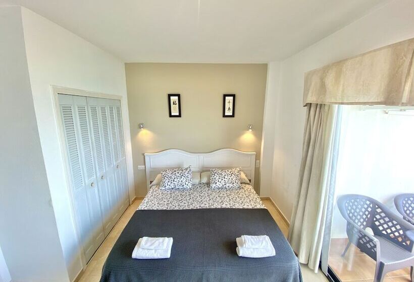 Apartamentos Castillo Del Vigía