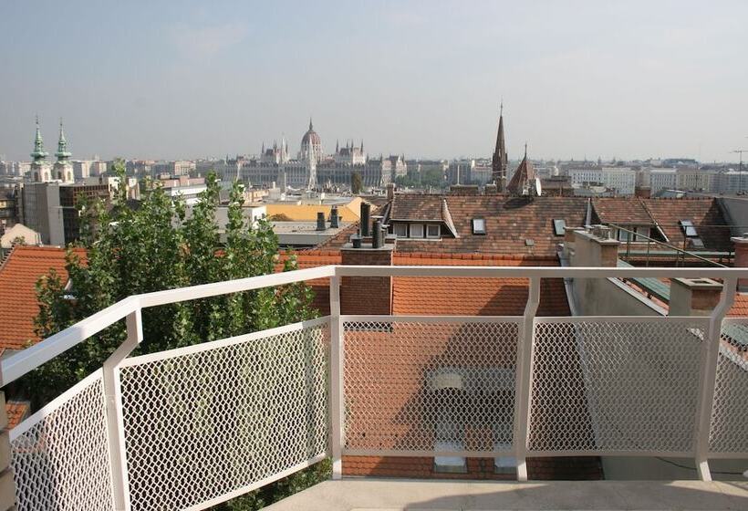 Budavar Bed And Breakfast