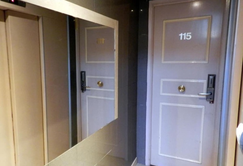 ホテル Antares Hostel