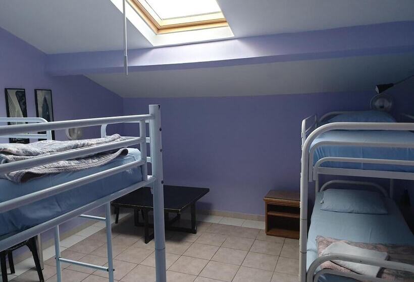 ホテル Antares Hostel