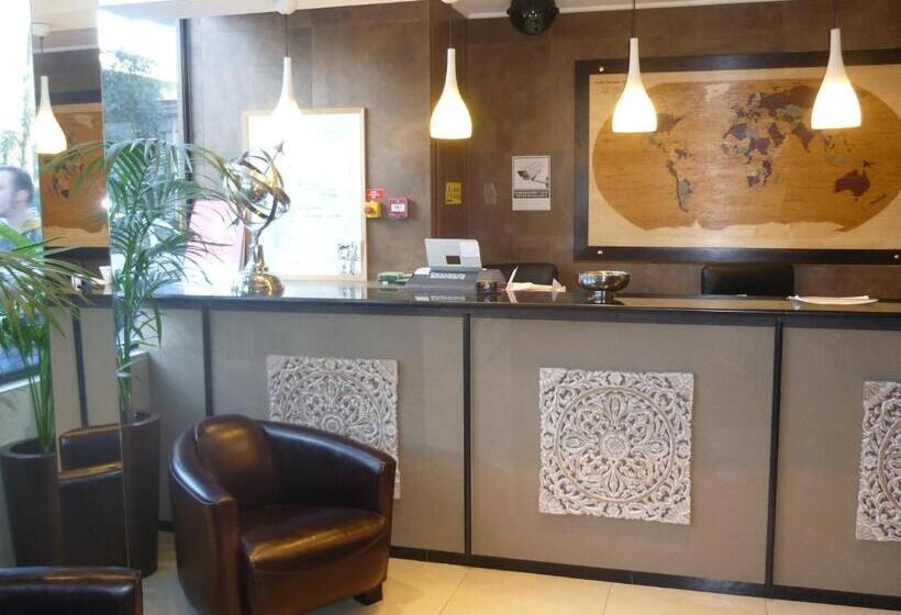 ホテル Antares Hostel