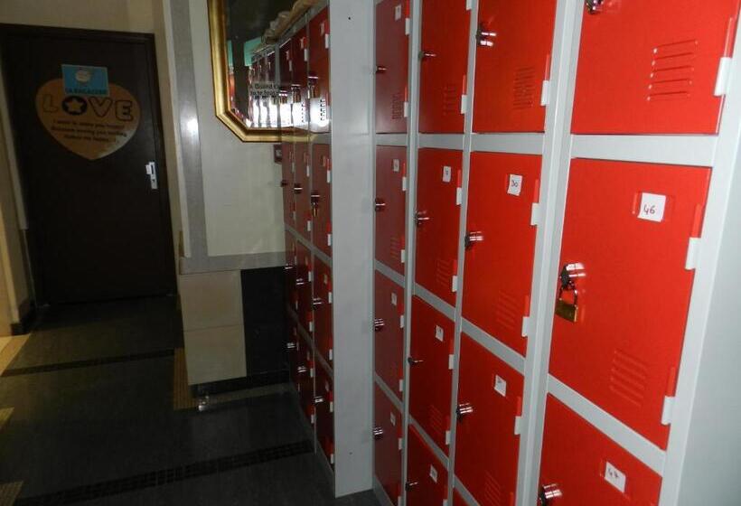 ホテル Antares Hostel