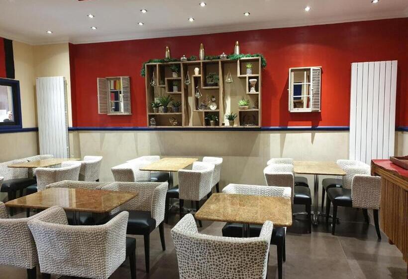 ホテル Antares Hostel