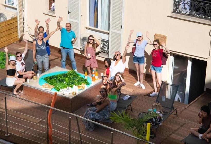 ホテル Antares Hostel