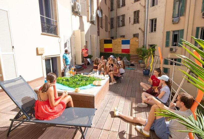 ホテル Antares Hostel