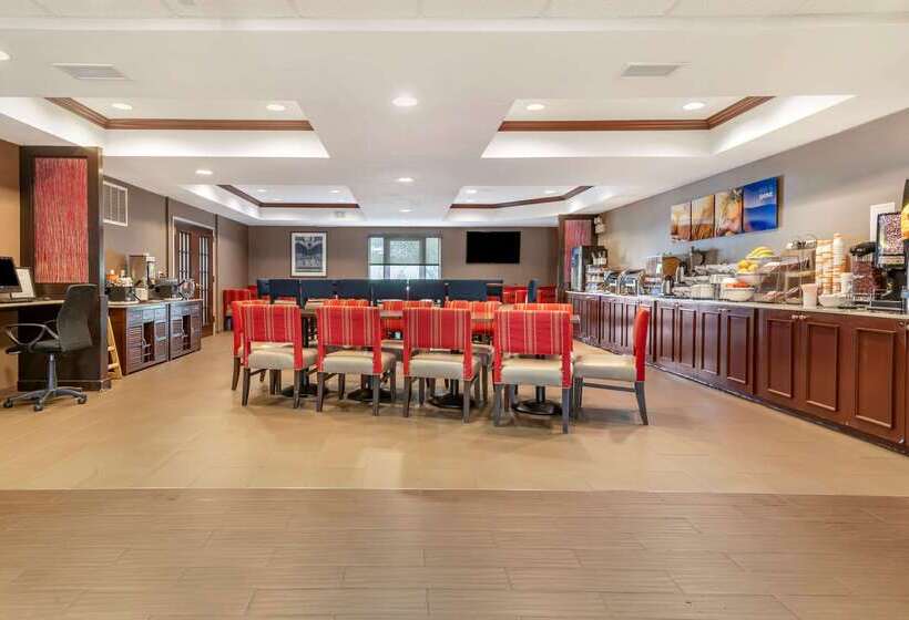 ホテル Comfort Suites Newark  Harrison