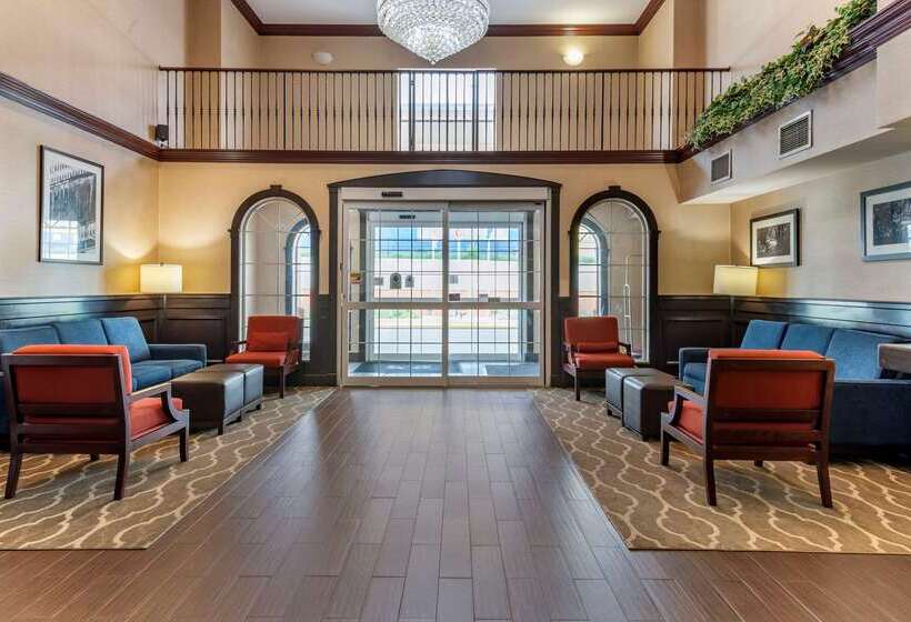 ホテル Comfort Suites Newark  Harrison