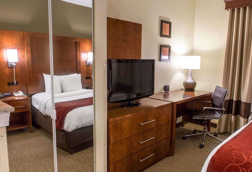 ホテル Comfort Suites Newark  Harrison