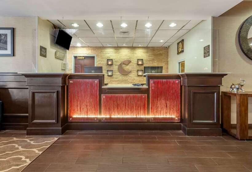 ホテル Comfort Suites Newark  Harrison