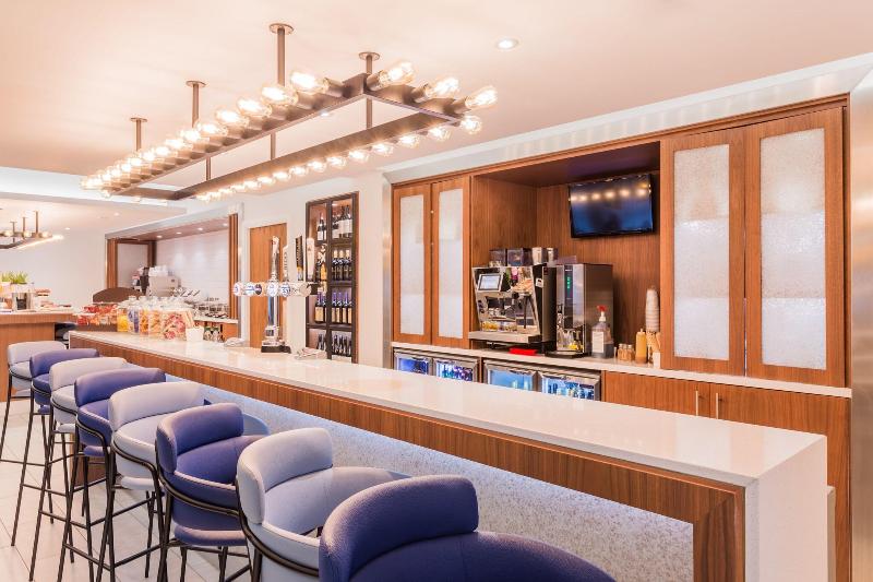 ホテル Courtyard By Marriott Glasgow Airport