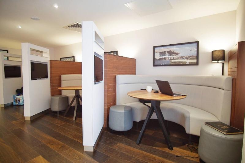 ホテル Courtyard By Marriott Glasgow Airport