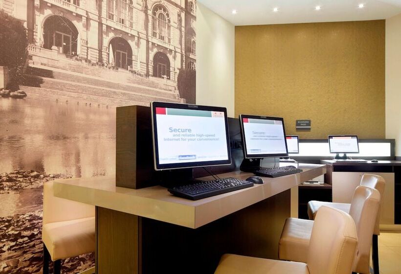 فندق Courtyard By Marriott Hannover Maschsee