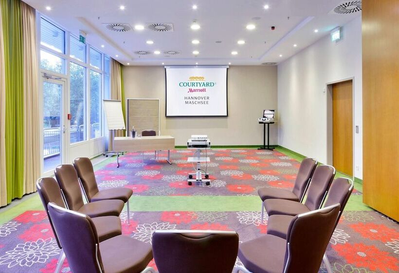 فندق Courtyard By Marriott Hannover Maschsee