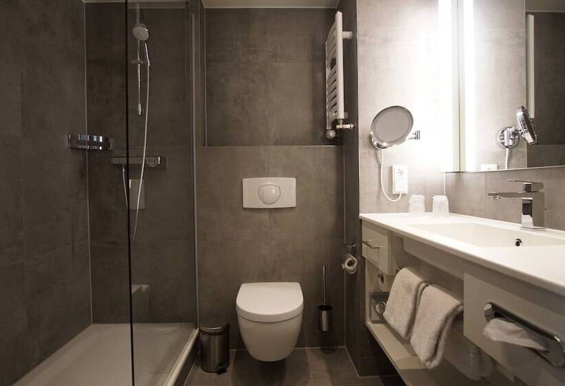 هتل Courtyard By Marriott Hannover Maschsee