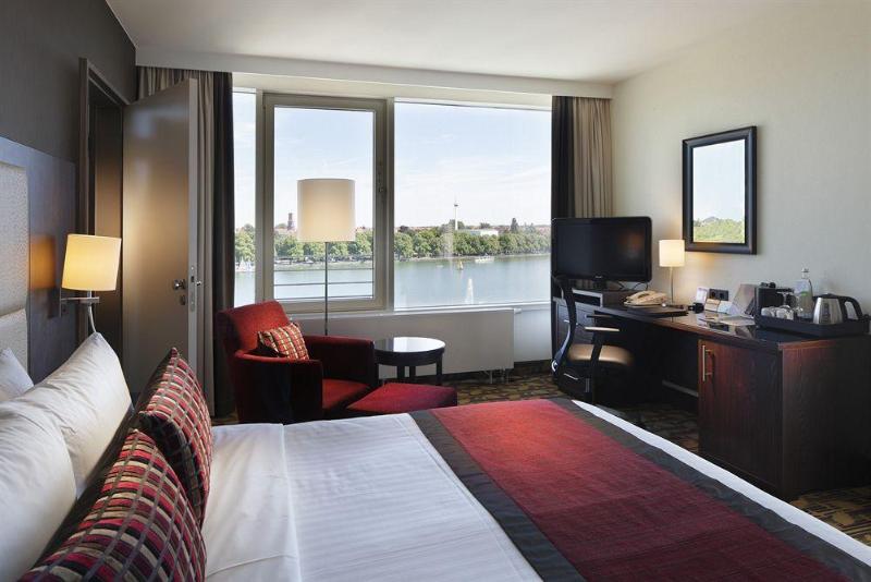 هتل Courtyard By Marriott Hannover Maschsee