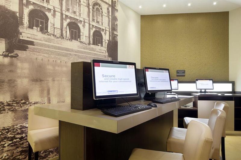 فندق Courtyard By Marriott Hannover Maschsee