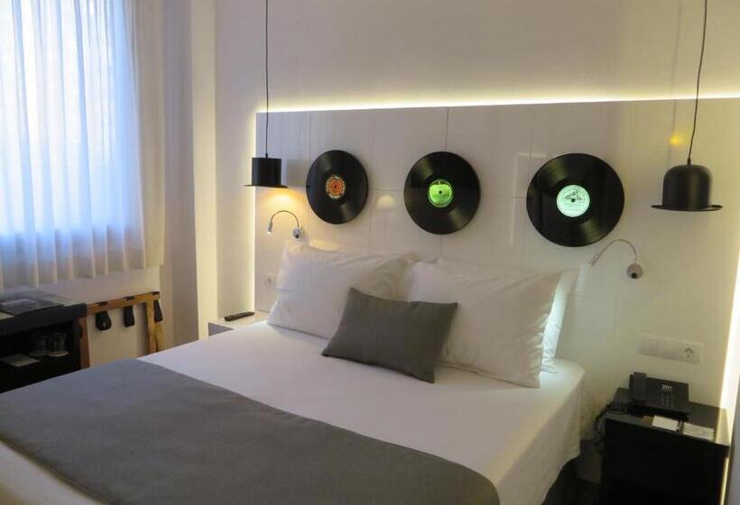 Отель Evenia Rocafort