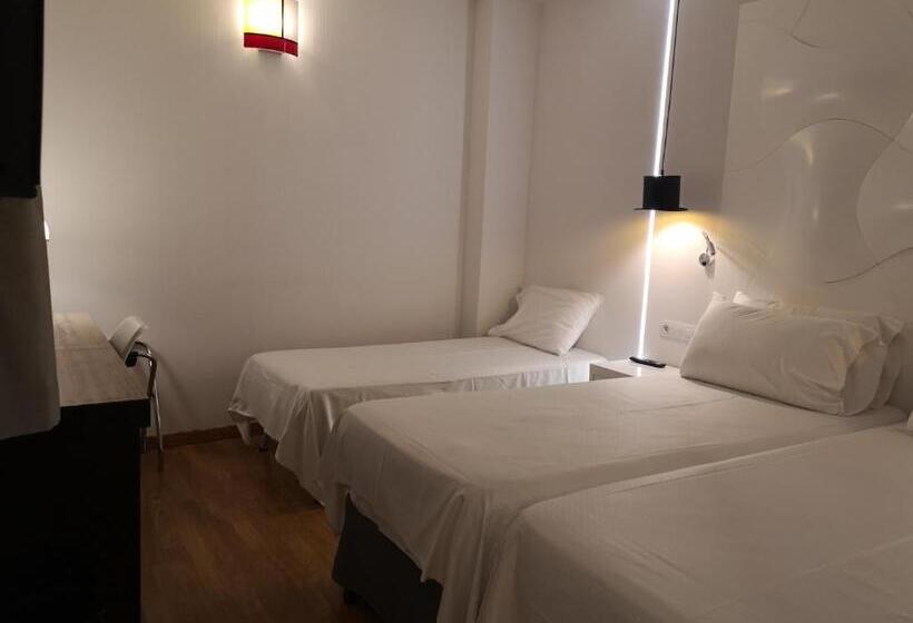 Отель Evenia Rocafort