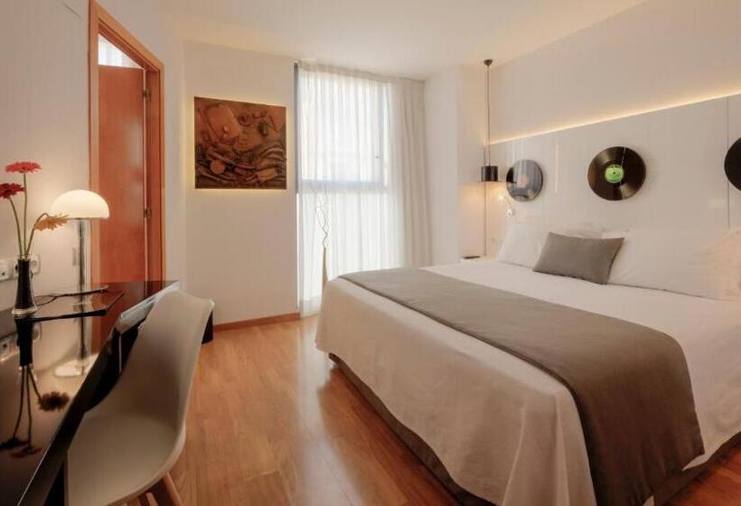 Отель Evenia Rocafort