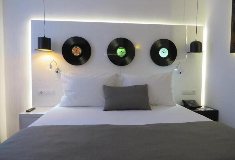 Отель Evenia Rocafort