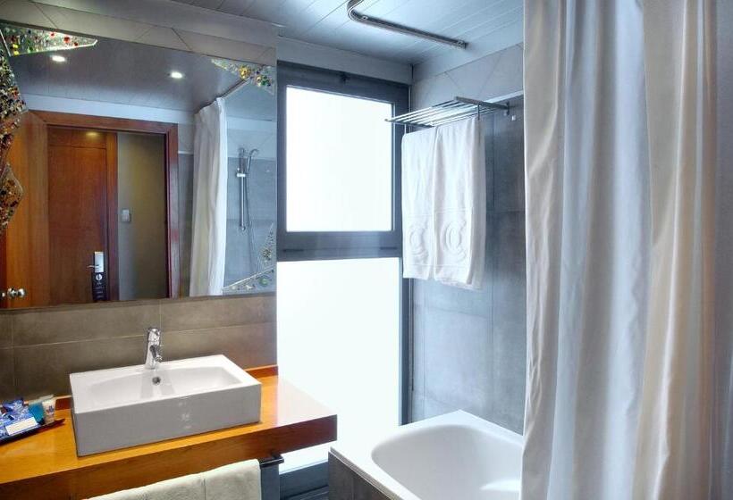 Отель Evenia Rossello