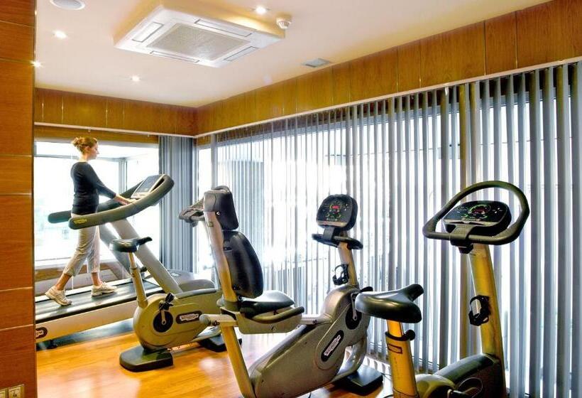 Отель Evenia Rossello