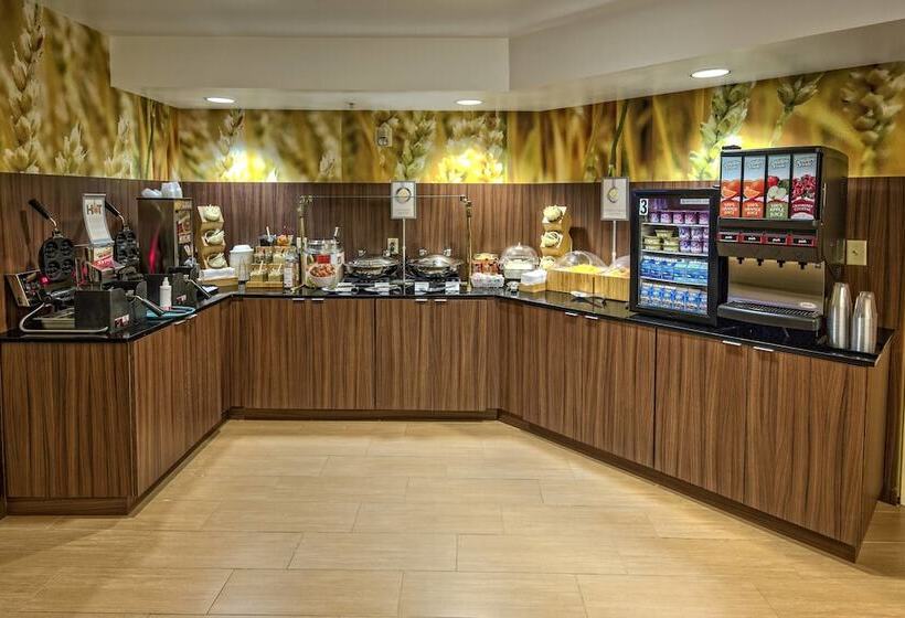 Отель Fairfield Inn And Suites By Marriott Orlando Near Universal Orlando