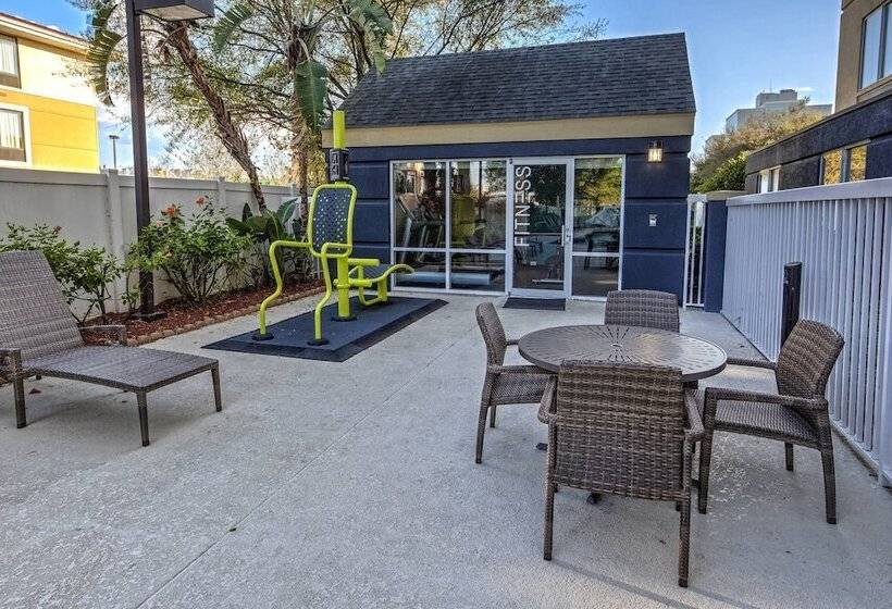 Отель Fairfield Inn And Suites By Marriott Orlando Near Universal Orlando