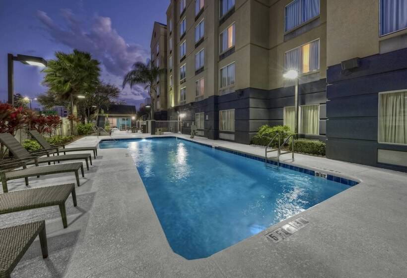 Отель Fairfield Inn And Suites By Marriott Orlando Near Universal Orlando