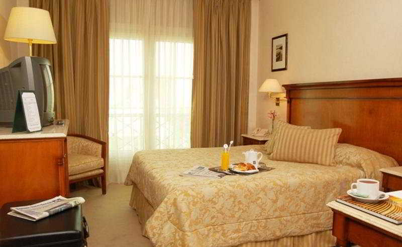 호텔 Howard Johnson By Wyndham 9 De Julio Avenue