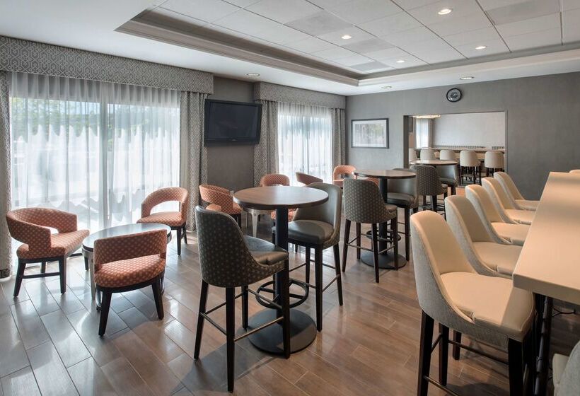 فندق Hampton Inn Bostonlogan Airport