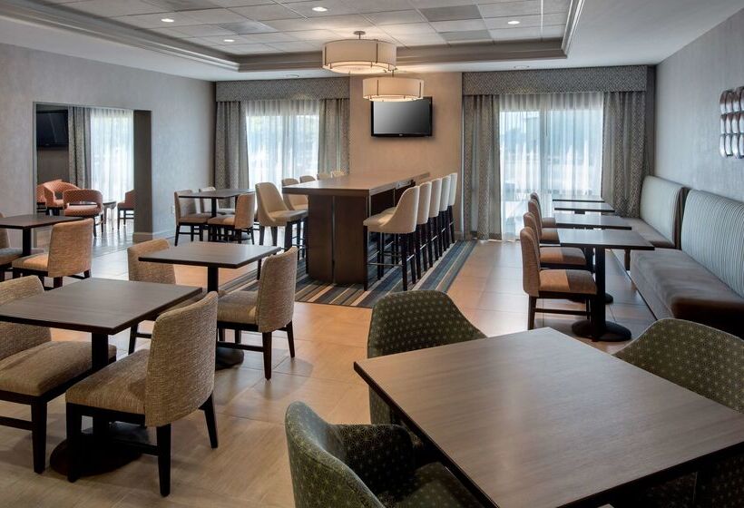 فندق Hampton Inn Bostonlogan Airport