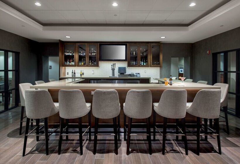 فندق Hampton Inn Bostonlogan Airport