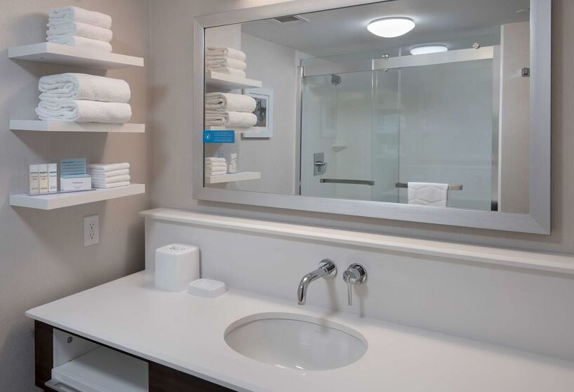 فندق Hampton Inn Bostonlogan Airport