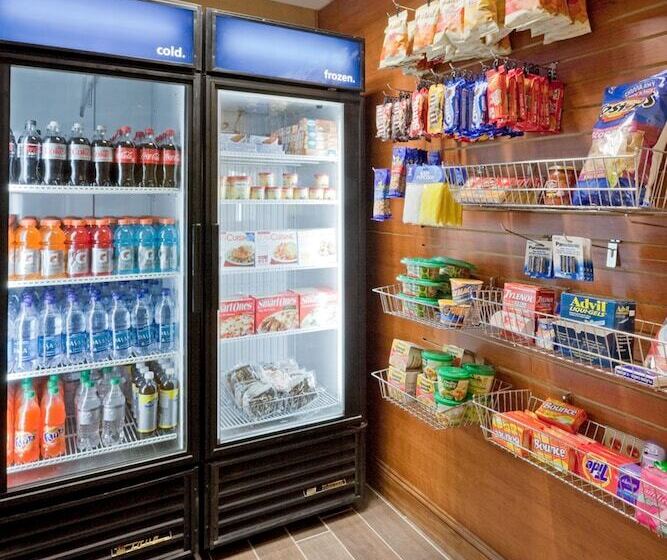 فندق Hampton Inn Bostonlogan Airport