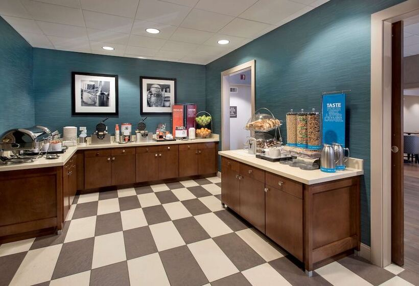 فندق Hampton Inn Bostonlogan Airport
