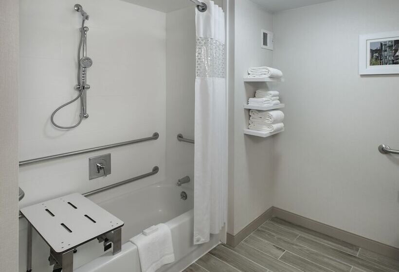 فندق Hampton Inn Bostonlogan Airport