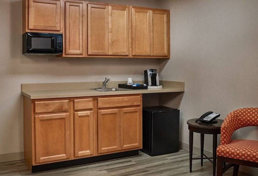 فندق Hampton Inn Bostonlogan Airport