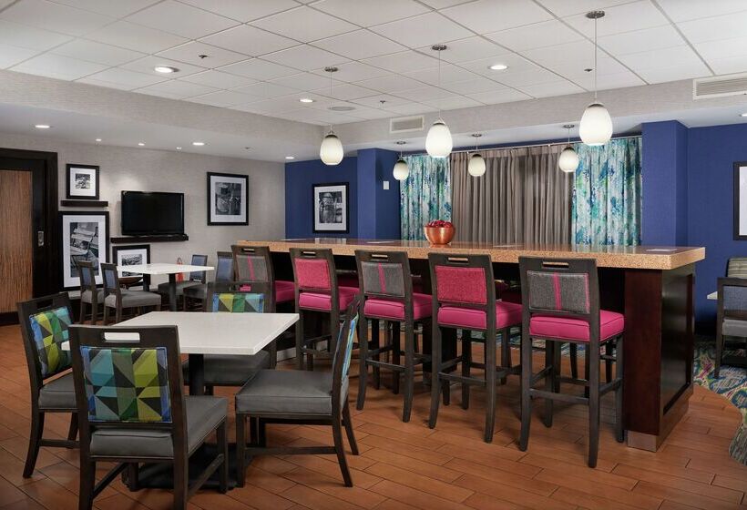בית מלון כפרי Hampton Inn Niagara Falls