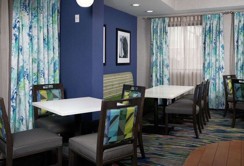 בית מלון כפרי Hampton Inn Niagara Falls