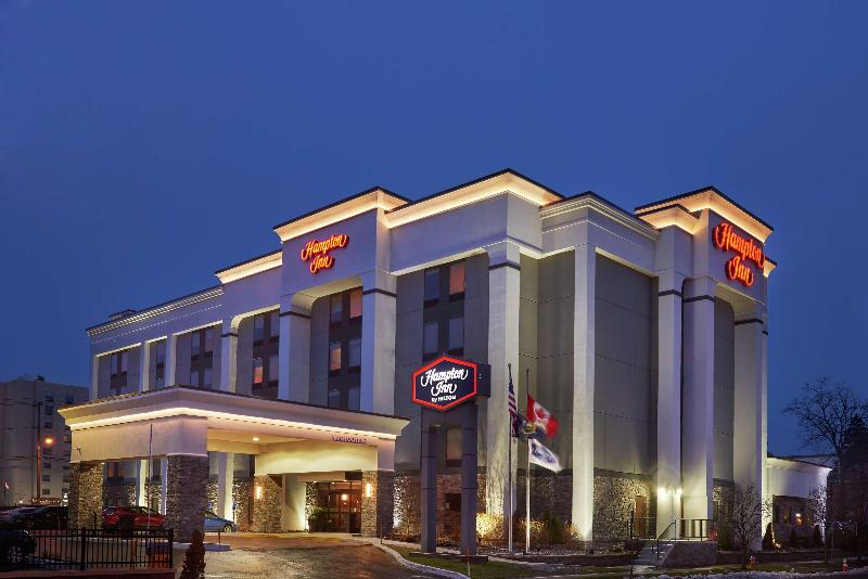 בית מלון כפרי Hampton Inn Niagara Falls