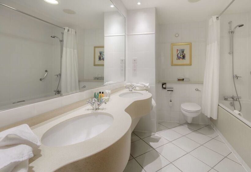 בית מלון כפרי Doubletree By Hilton Belfast Templepatrick