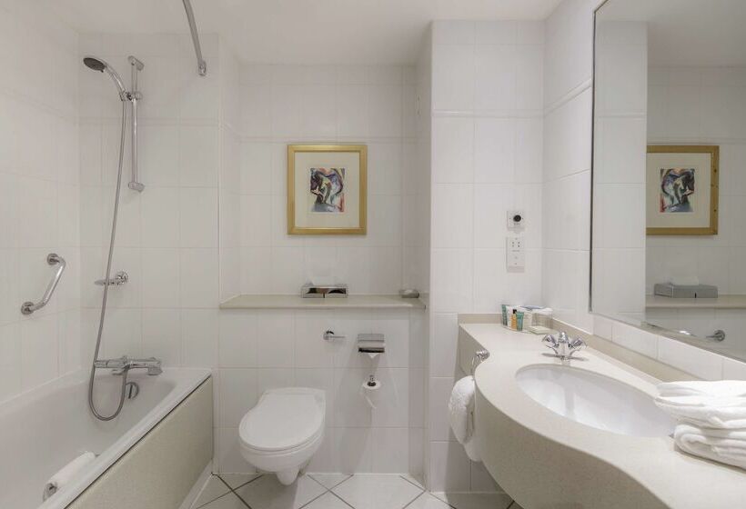 בית מלון כפרי Doubletree By Hilton Belfast Templepatrick