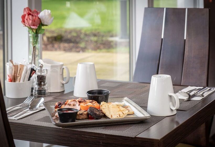 בית מלון כפרי Doubletree By Hilton Belfast Templepatrick