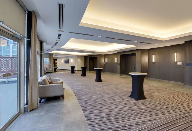 בית מלון כפרי Hilton Vancouver Metrotown