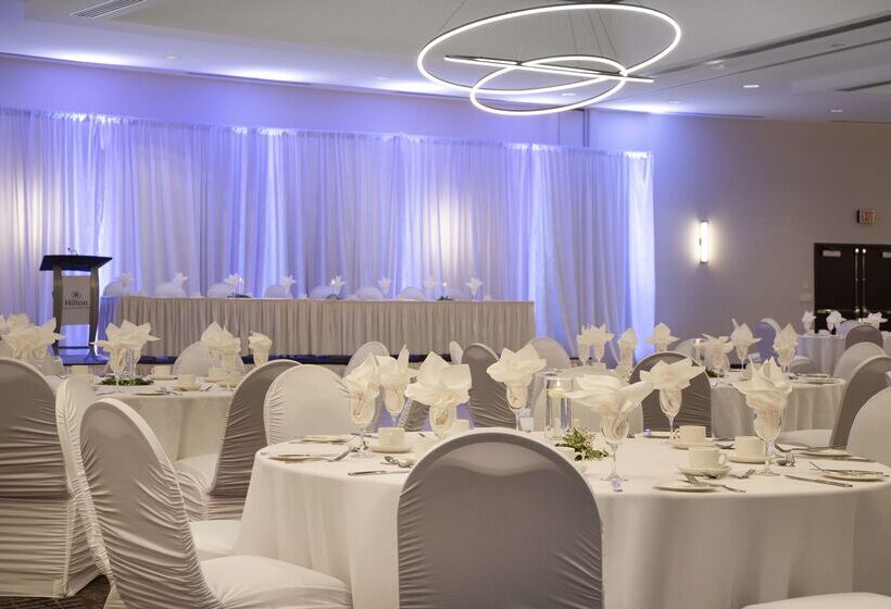 בית מלון כפרי Hilton Vancouver Metrotown