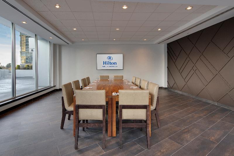 בית מלון כפרי Hilton Vancouver Metrotown