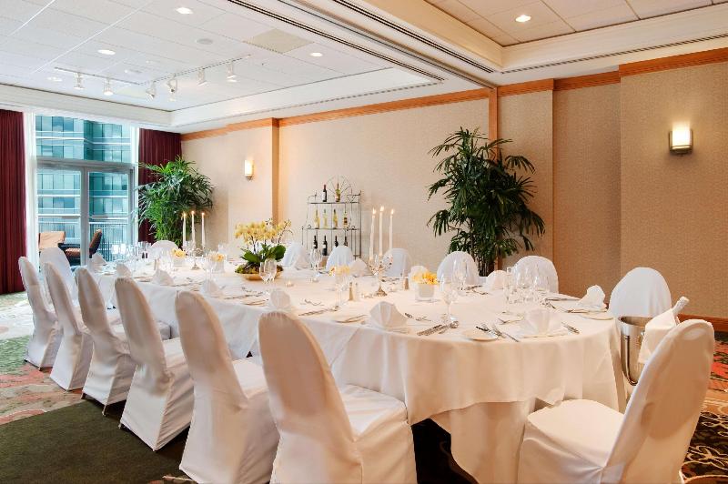 בית מלון כפרי Hilton Vancouver Metrotown