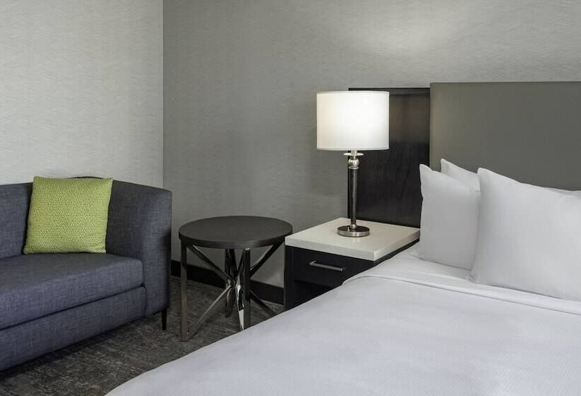 בית מלון כפרי Hilton Vancouver Metrotown