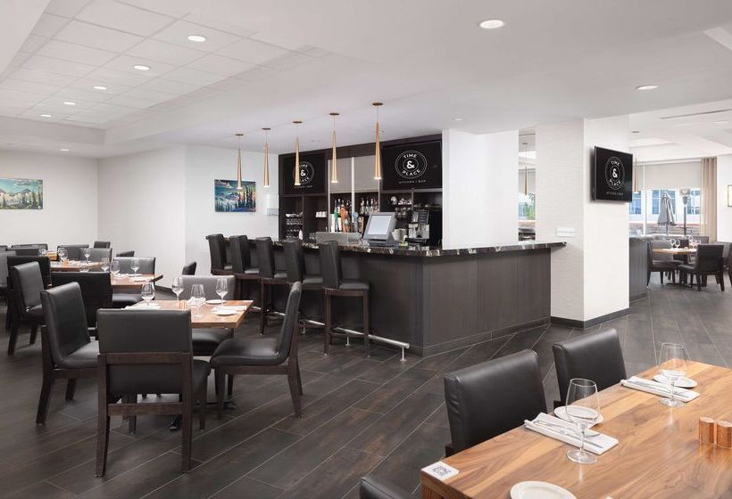 בית מלון כפרי Hilton Vancouver Metrotown